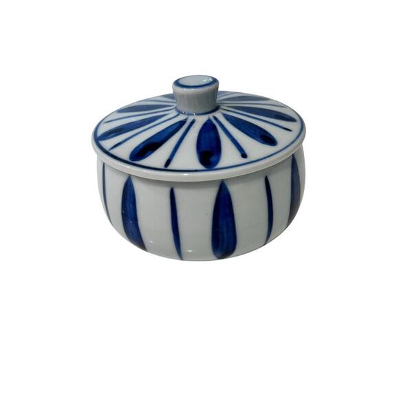 Vintage Blue & White Round Porcelain Lidded Trinket Round Dish 3" diameter - Picture 1 of 5